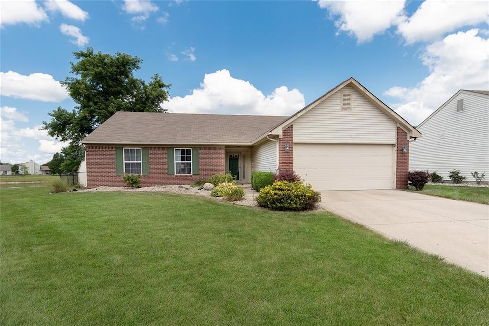 9694 Barrhill Ct, Fishers, IN 46038 - photo 1