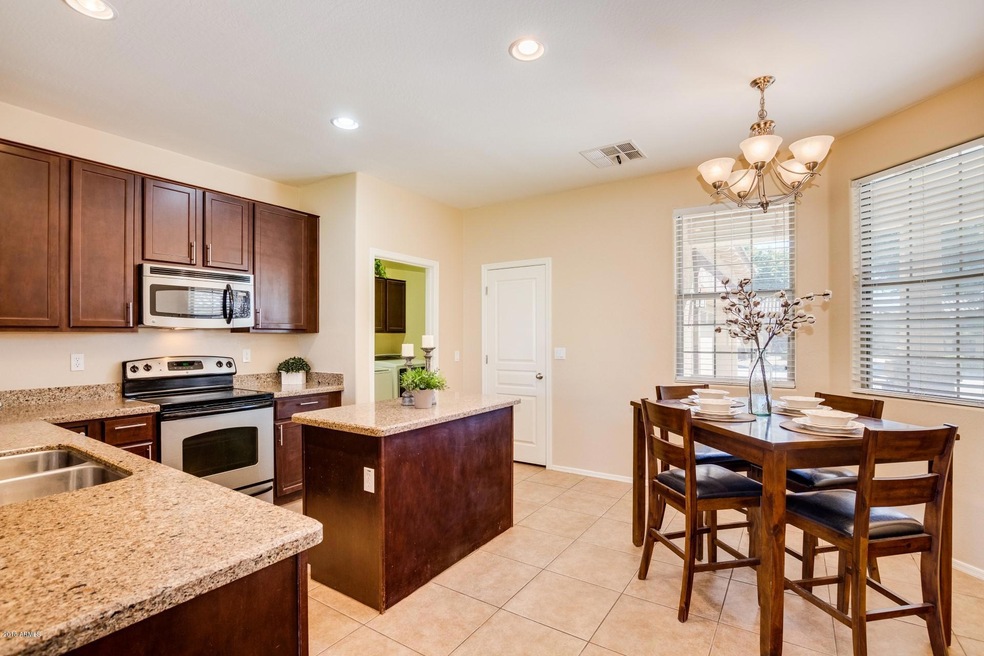 Eat-In Kitchen