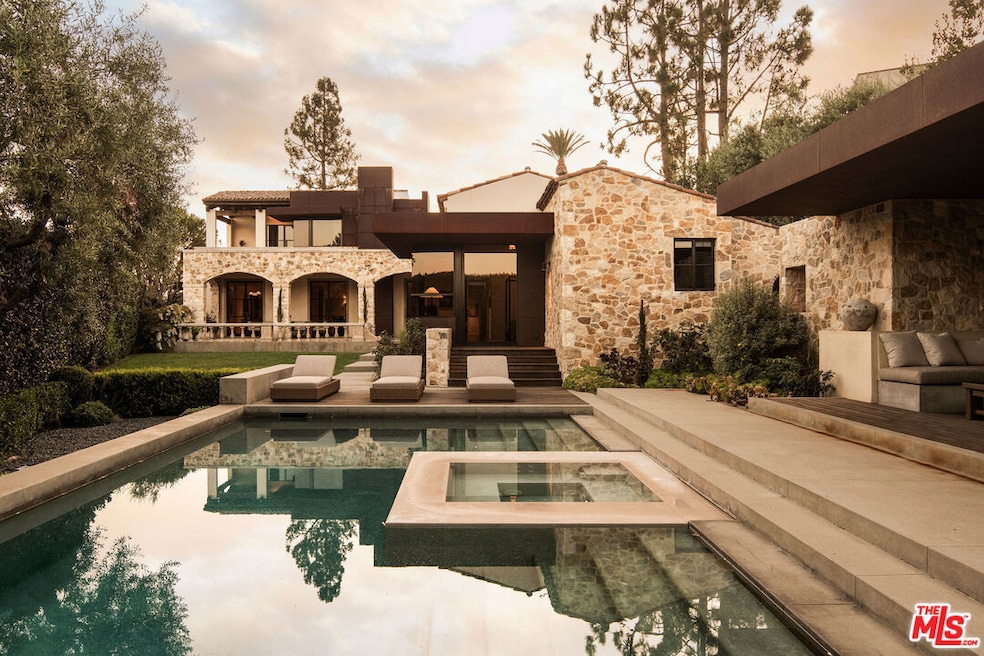 976 N Alpine Dr, Beverly Hills, CA 90210 - photo 1