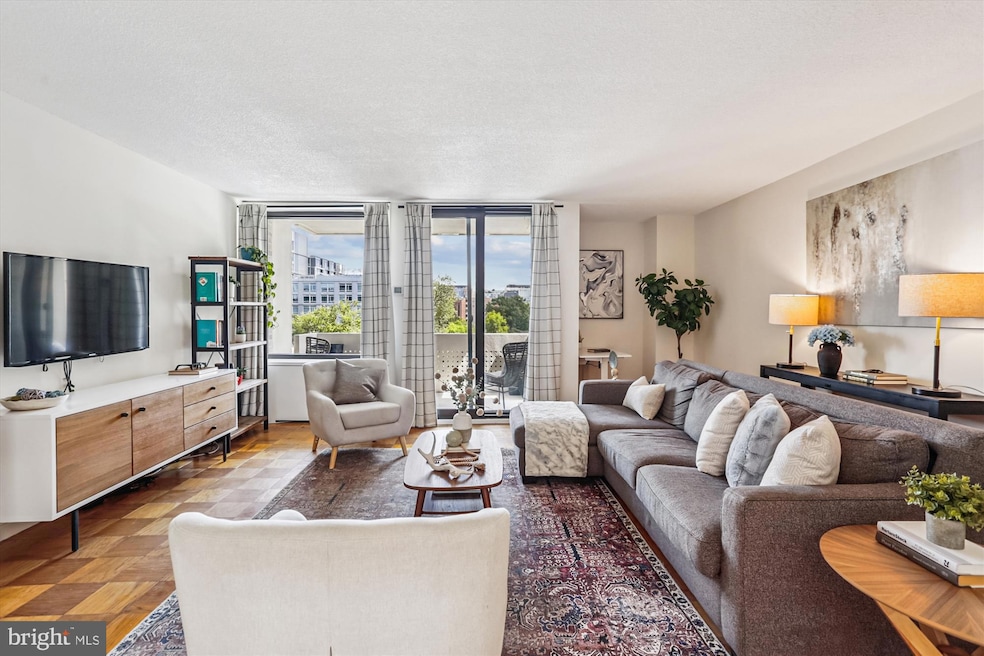 Carrollsburg Square North Tower unit N400, Washington, DC 20024 - photo 1