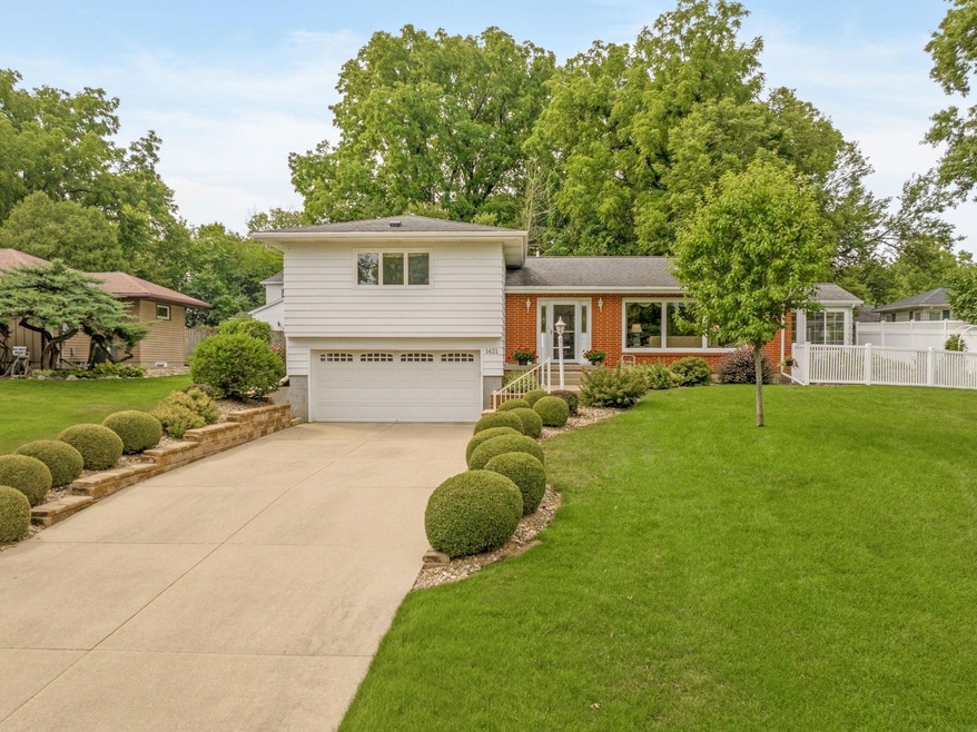 1421 Grand Blvd, Cedar Falls, IA 50613 - photo 1