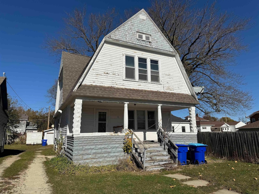 11 2nd St NW, Oelwein, IA 50662 - photo 1