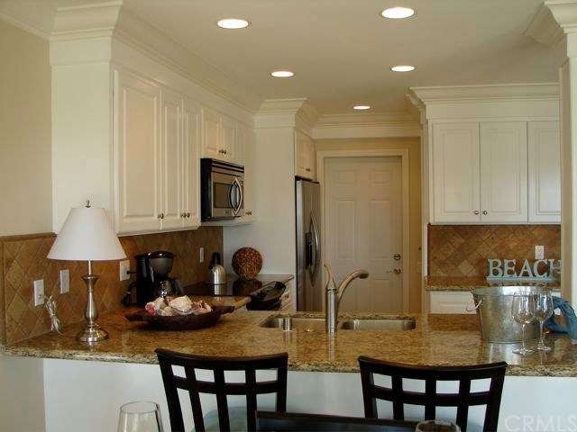 New Gourmet Kitchen, Granite Counters, Tons of Sto