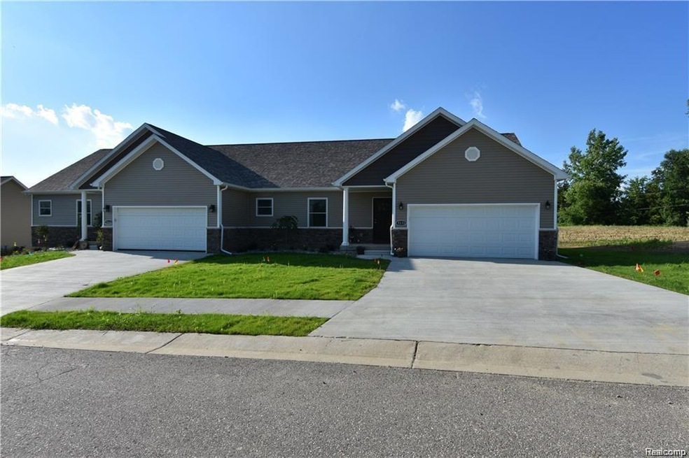 7064 Cambridge Dr, Flushing, MI 48433 - photo 1