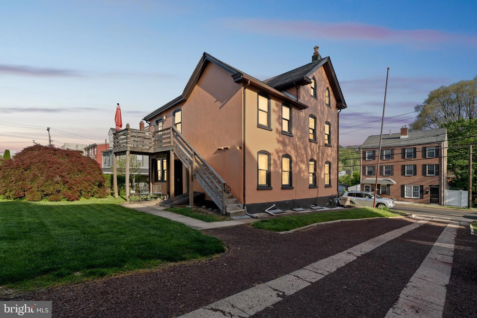 814 E Hector St, Conshohocken, PA 19428 - photo 1