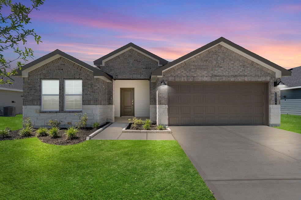 1037 Great Barracuda Ln, Alvin, TX 77511 - photo 1