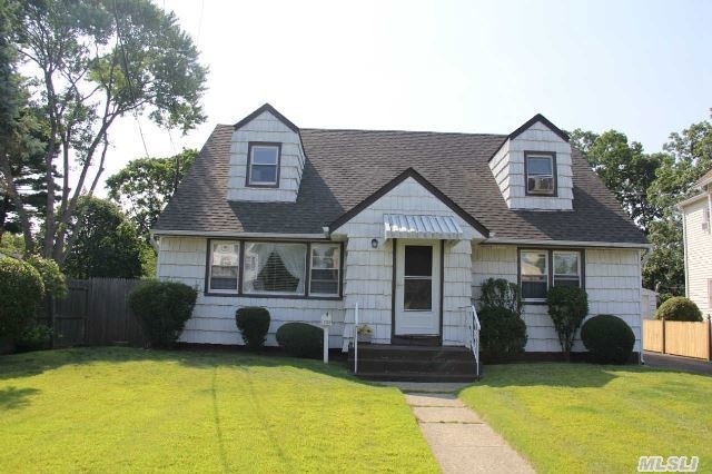 1759 Hancock St, Hewlett, NY 11557 - photo 1