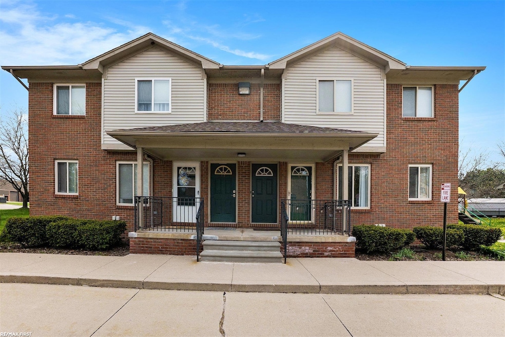 18530 E 14 Mile Rd unit 4, Fraser, MI 48026 - photo 1