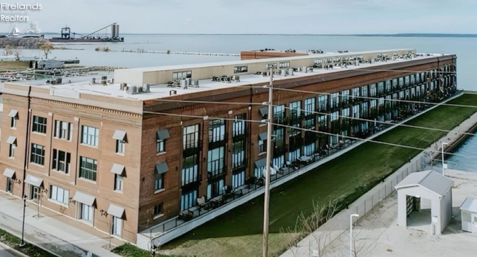 Chesapeake Lofts unit 213, Sandusky, OH 44870 - photo 1