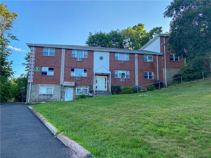 107 Sigwin Dr unit 107, Wallingford, CT 06492 - photo 1