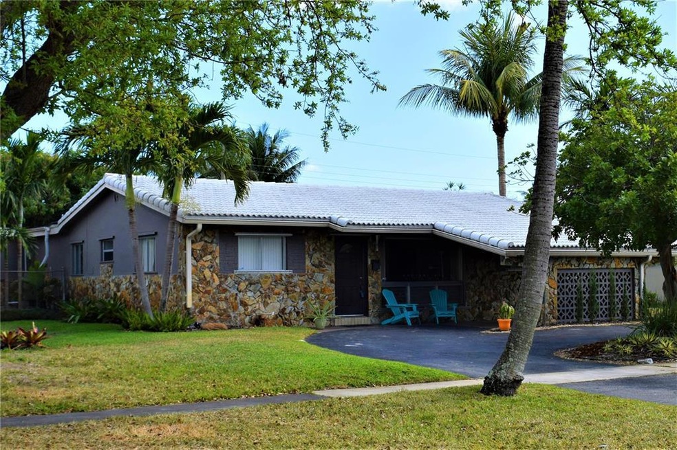 Solar Powered 4 bedroom home with a pool in Hollyw
