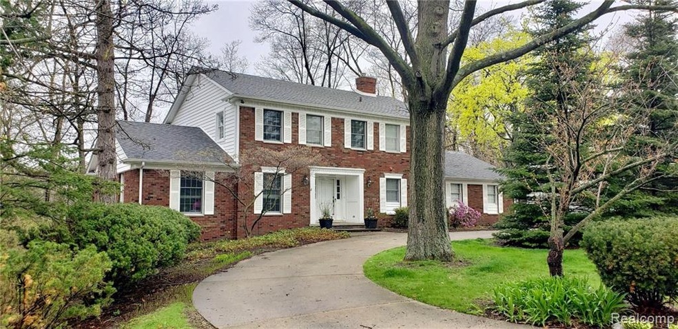 4350 S Willoway Estates Ct, Bloomfield Hills, MI 48302 - photo 1