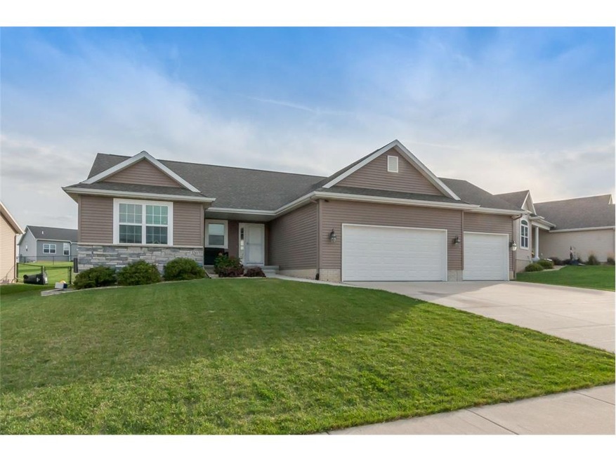 2211 Hallbrook St SW, Cedar Rapids, IA 52404 - photo 1