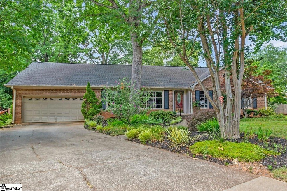 402 Rosebud Ct, Greer, SC 29650 - photo 1