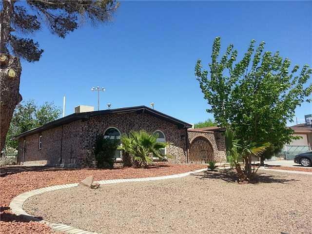 1229 Lonewood Dr, El Paso, TX 79925 - photo 1