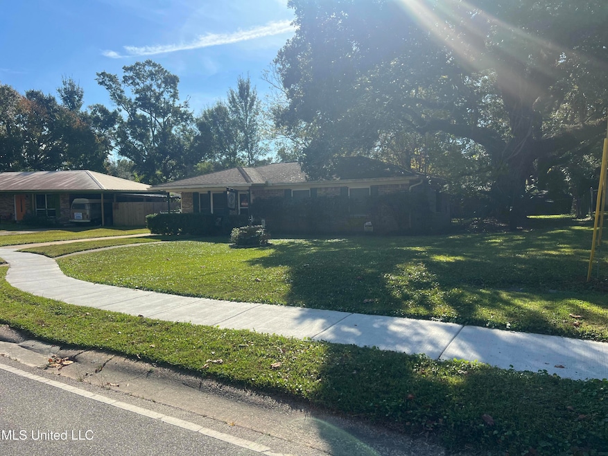 204 Biddix St, Ocean Springs, MS 39564 - photo 1