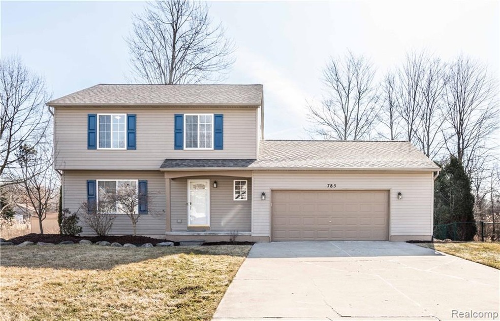 785 Bay Crossing Dr, Waterford, MI 48327 - photo 1