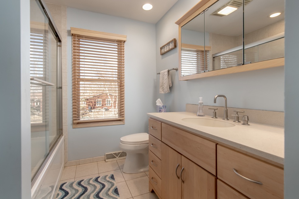 1030 Viking Ct, Batavia, IL 60510 - photo 1