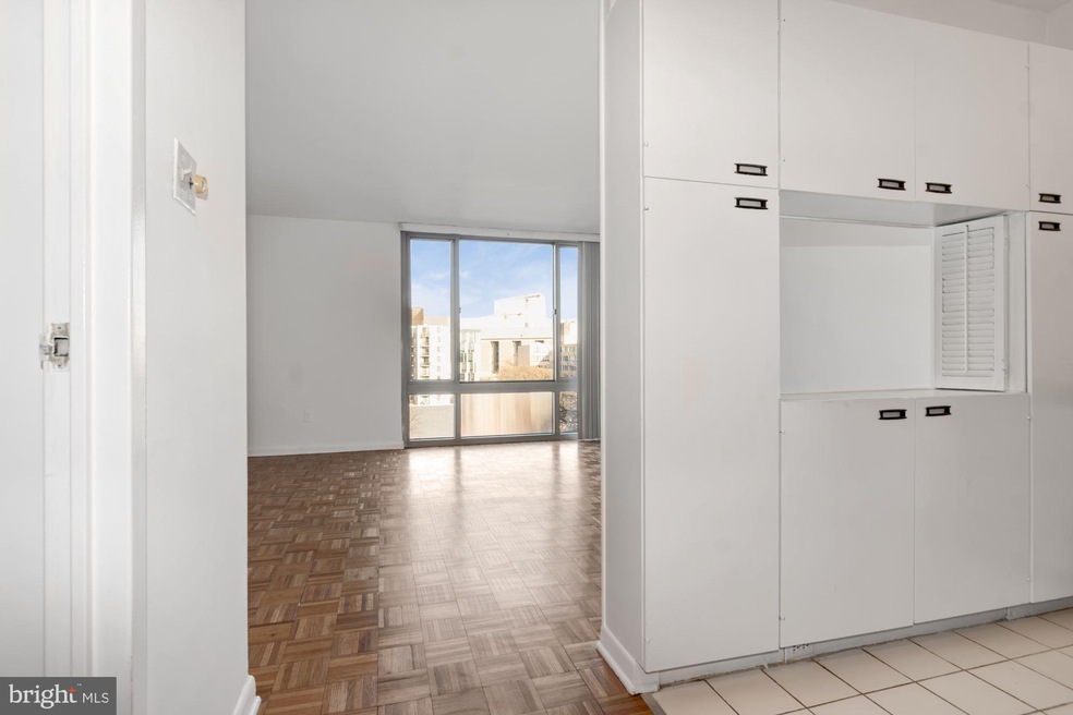 Claridge House unit 905 N, Washington, DC 20037 - photo 1