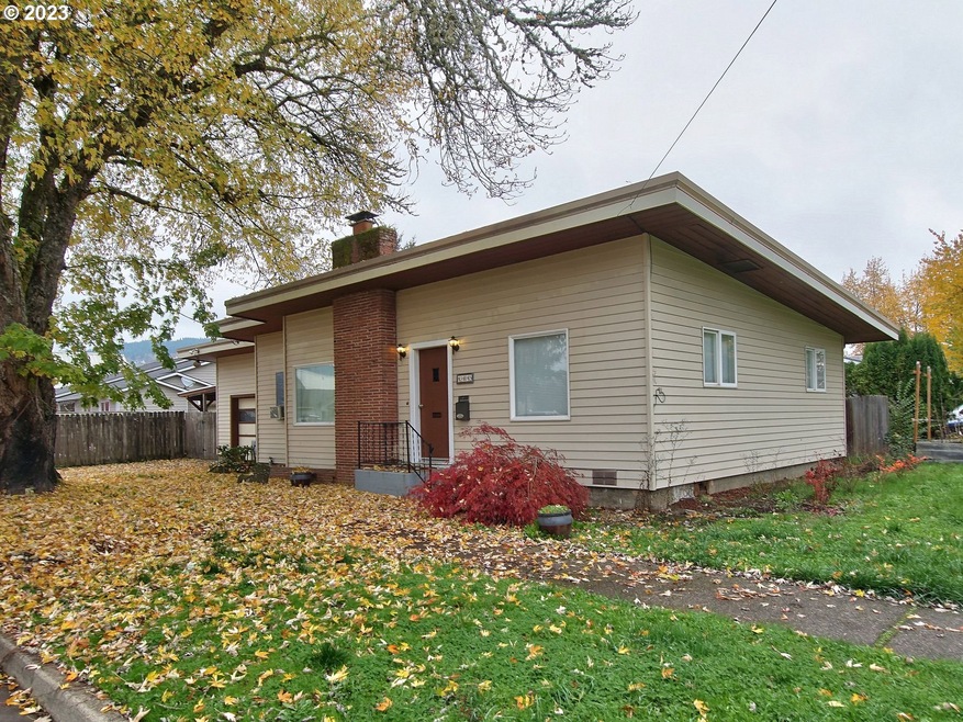 305 NW Gardner St, Sheridan, OR 97378 - photo 1