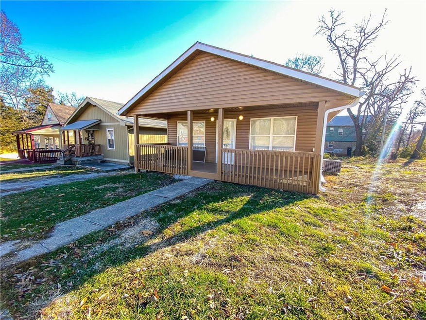 3707 E 68th St, Kansas City, MO 64132 - photo 1