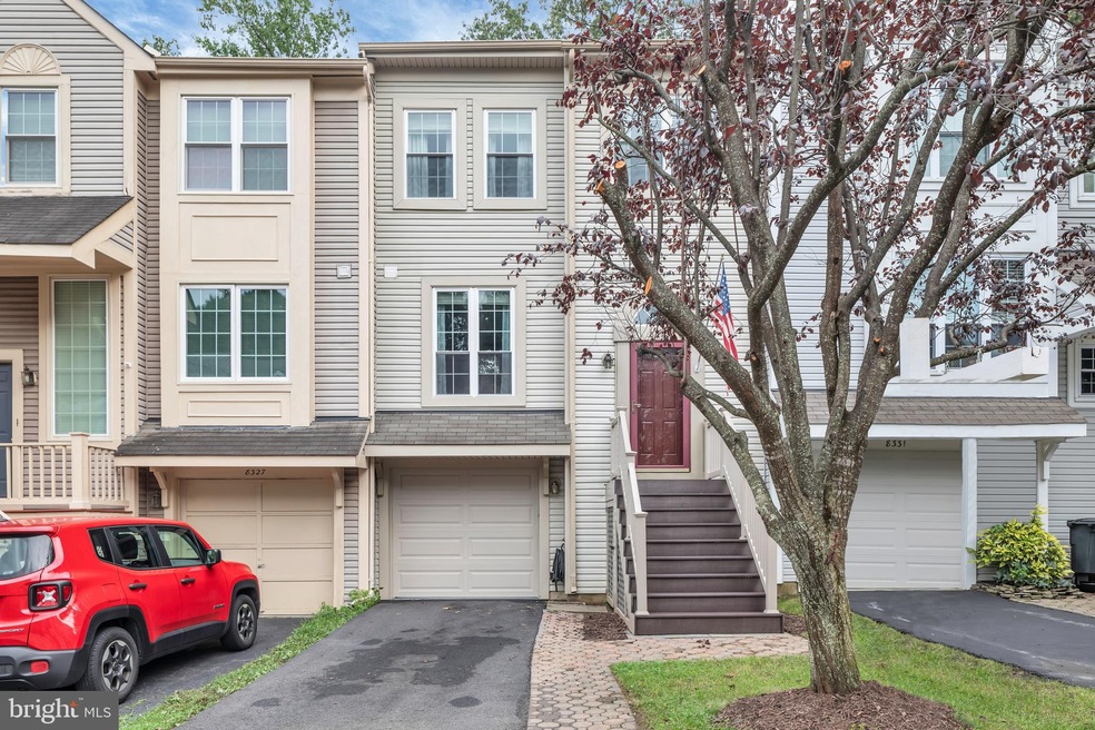 8329 Linden Oaks Ct, Lorton, VA 22079 - photo 1