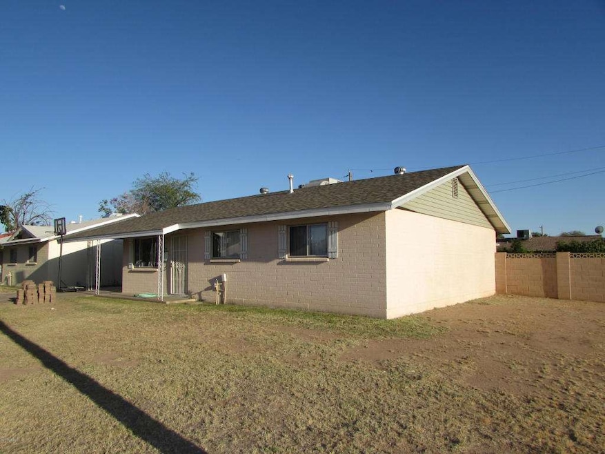 3643 W Echo Ln, Phoenix, AZ 85051 - photo 1