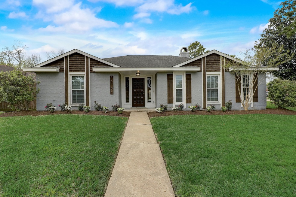 16102 Tibet Rd, Friendswood, TX 77546 - photo 1