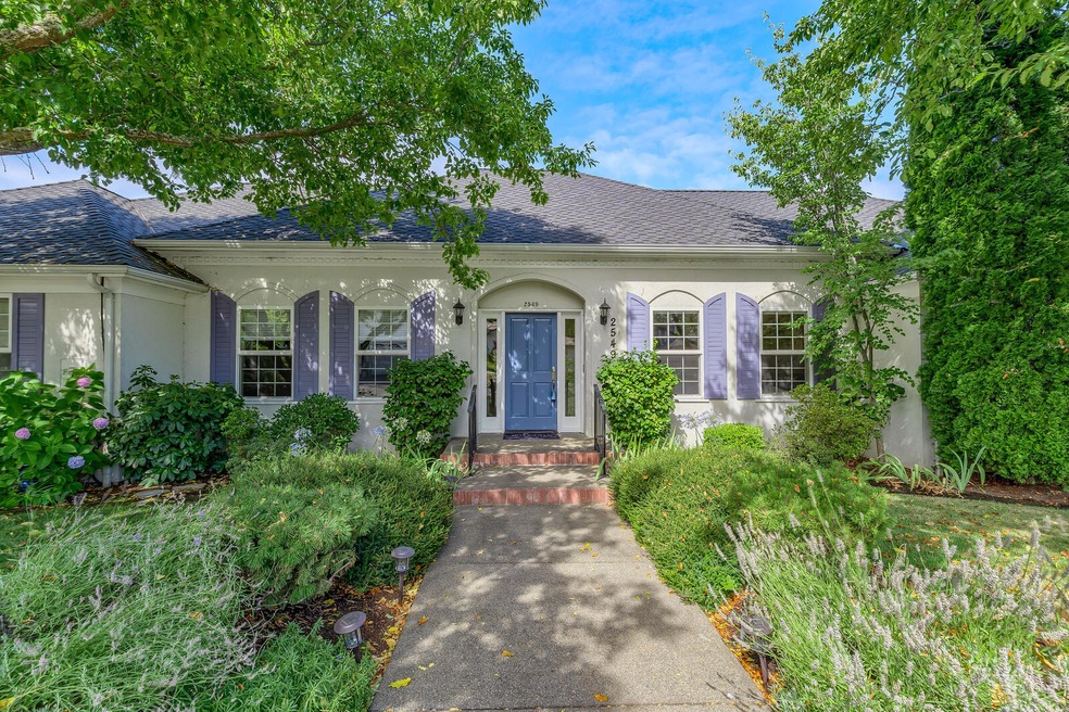 2549 Meadow Creek Dr unit 3, Medford, OR 97504 - photo 1