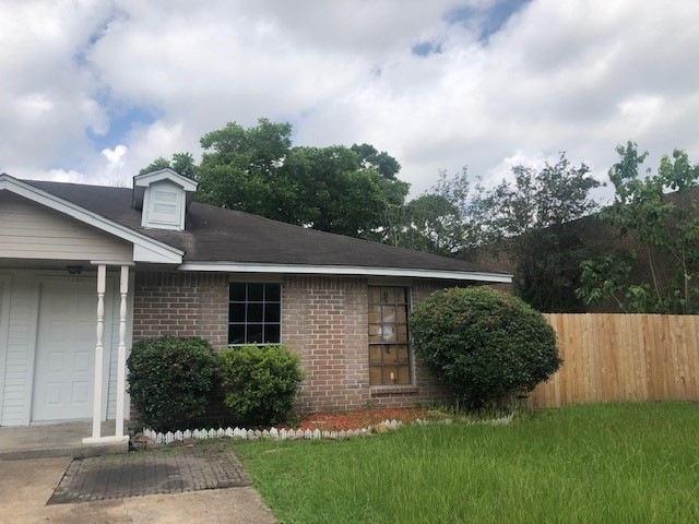 11025 Crinkleawn Dr, Houston, TX 77086 - photo 1
