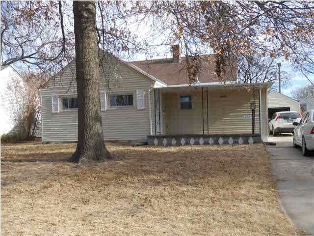 Beautifully updated home close to shopping and eat