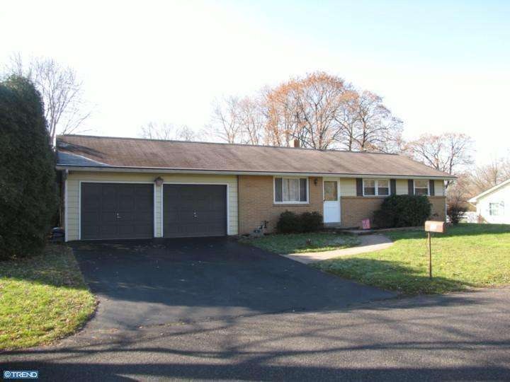 16 Betty Ln, Royersford, PA 19468 - photo 1