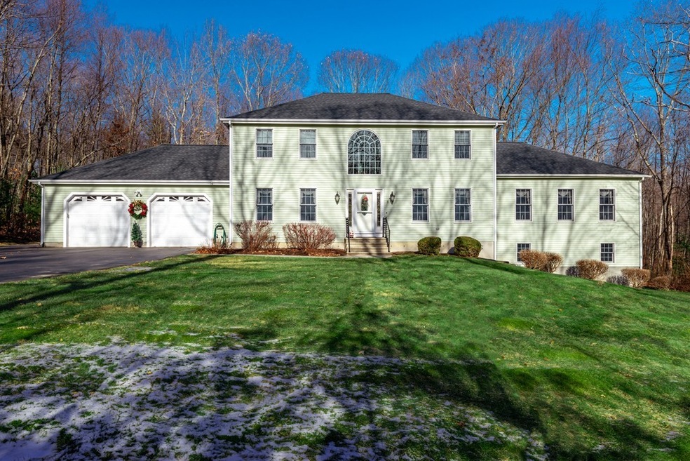 8 Crestwood Dr, Blackstone, MA 01504 - photo 1