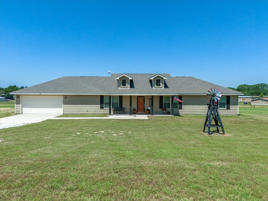 142 Blue Sky Ln, Springtown, TX 76082 - photo 1