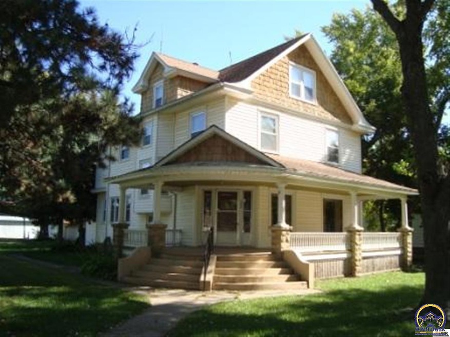 602 S Main St, Rossville, KS 66533 - photo 1