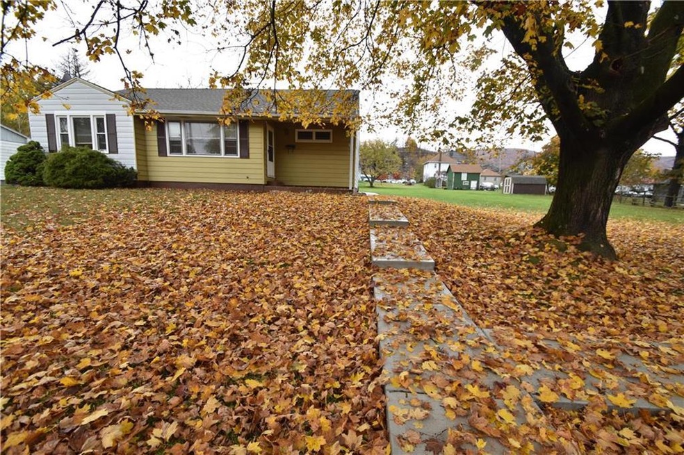 1209 Bayberry Rd, Pen Argyl, PA 18072 - photo 1