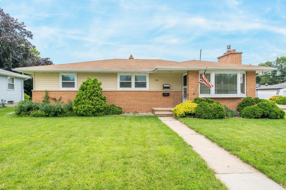 524 Steven St, Combined Locks, WI 54113 - photo 1