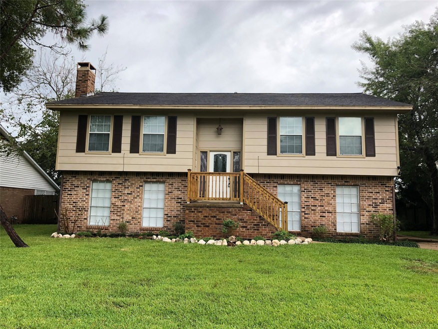 251 E Castle Harbour Dr, Friendswood, TX 77546 - photo 1