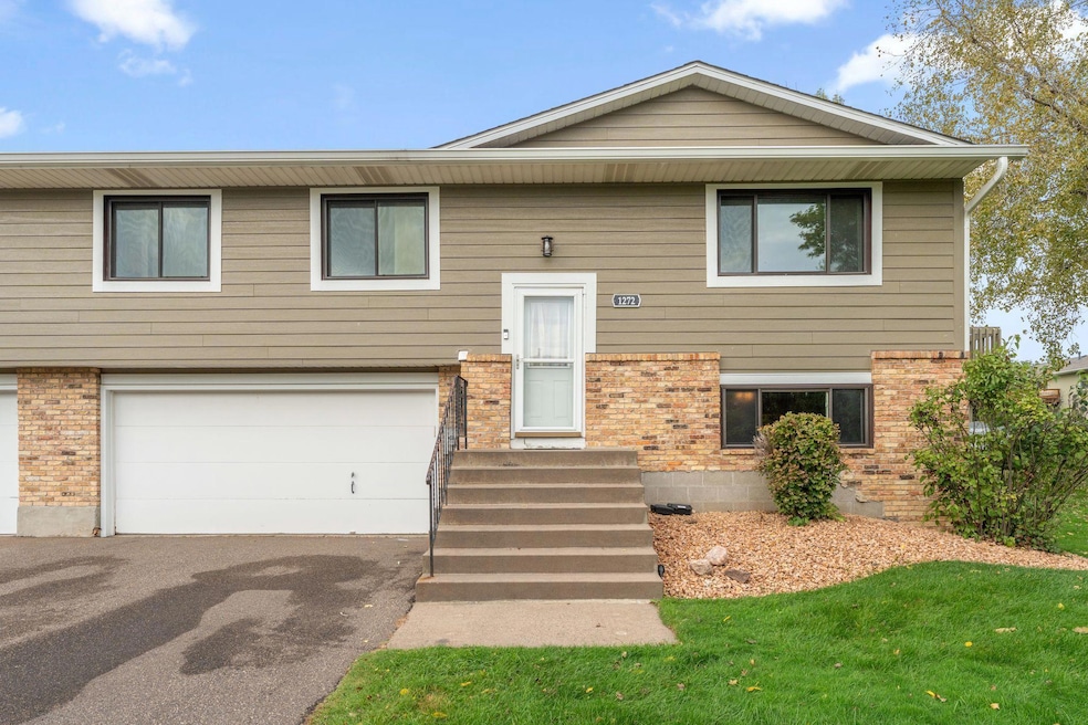 1272 Ferndale St N, Saint Paul, MN 55119 - photo 1