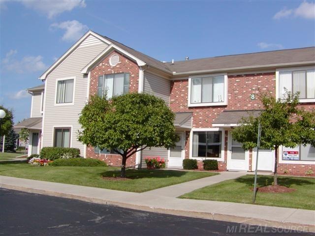 30553 Hidden Pines Ln unit 91, Roseville, MI 48066 - photo 1