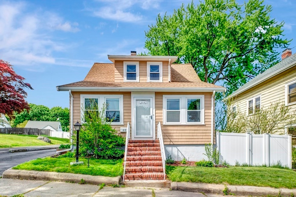 40 Jasper St, Saugus, MA 01906 - photo 1