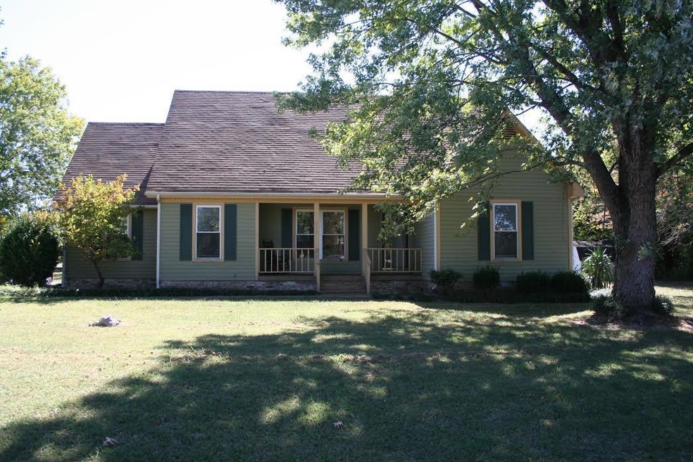 972 Horse Mountain Rd, Shelbyville, TN 37160 - photo 1