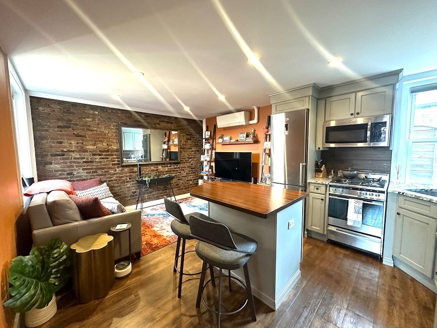 10 Henchman St unit 5R, Boston, MA 02113 - photo 1