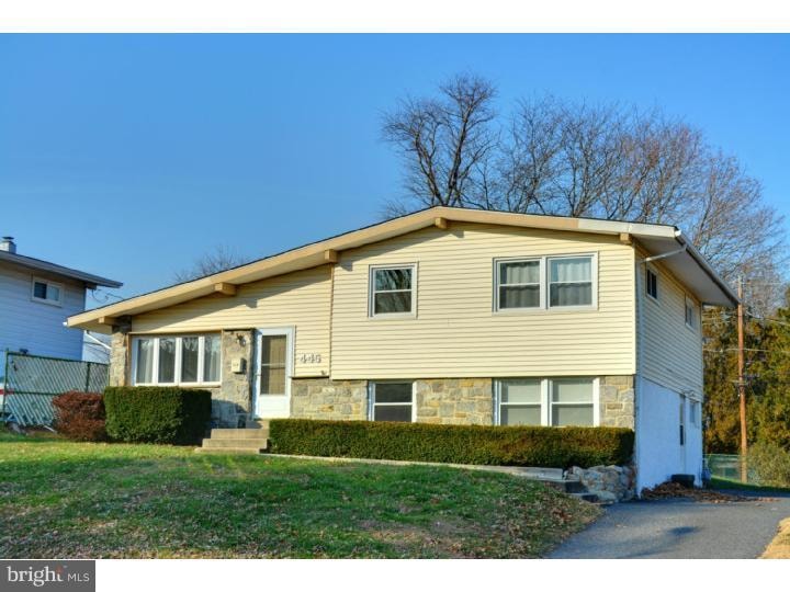 445 Lyndhurst Dr, Broomall, PA 19008 - photo 1