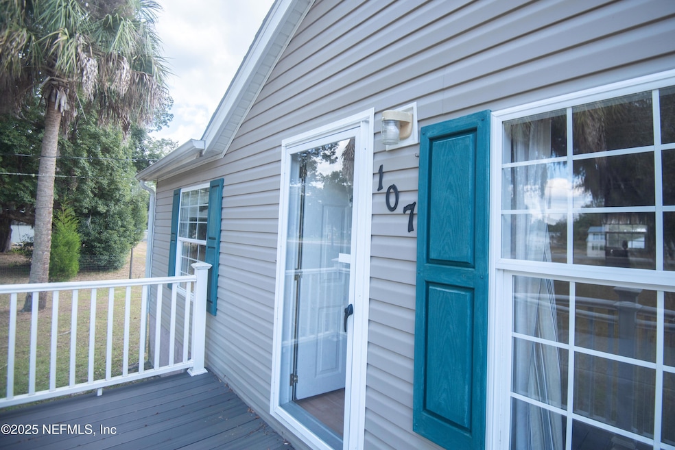 107 Folklore Dr, Satsuma, FL 32189 - photo 1