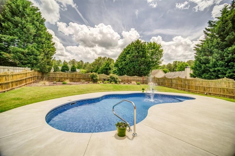 Vacation From Home! Private Backyard Oasis