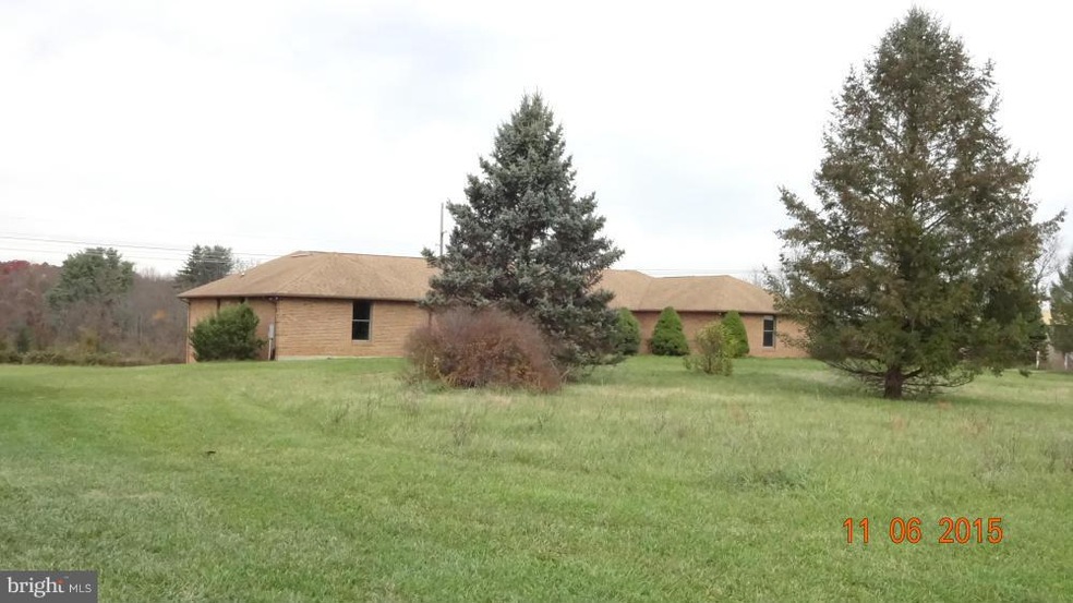 810 Duchess Dr, Sykesville, MD 21784 - photo 1