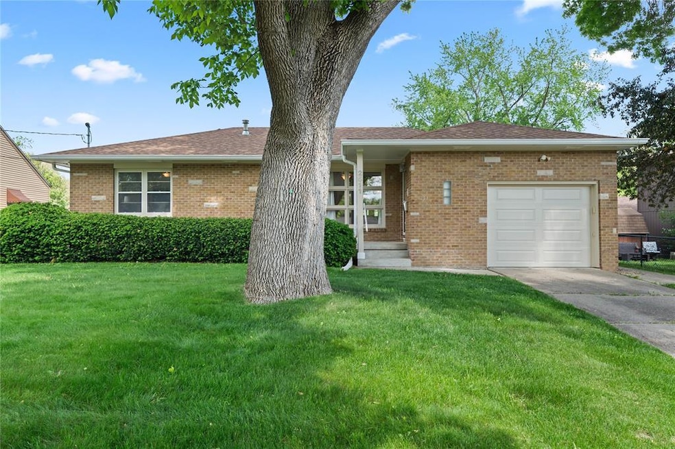 2511 53rd St, Des Moines, IA 50310 - photo 1