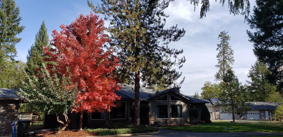 8054 W Evans Creek Rd, Rogue River, OR 97537 - photo 1