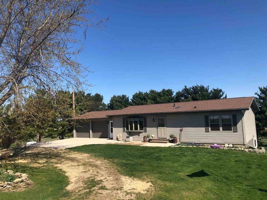 6420 Dutch Hollow Rd, Potosi, WI 53820 - photo 1